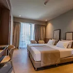 Club Melas Privé Side