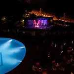 Club Melas Privé Side